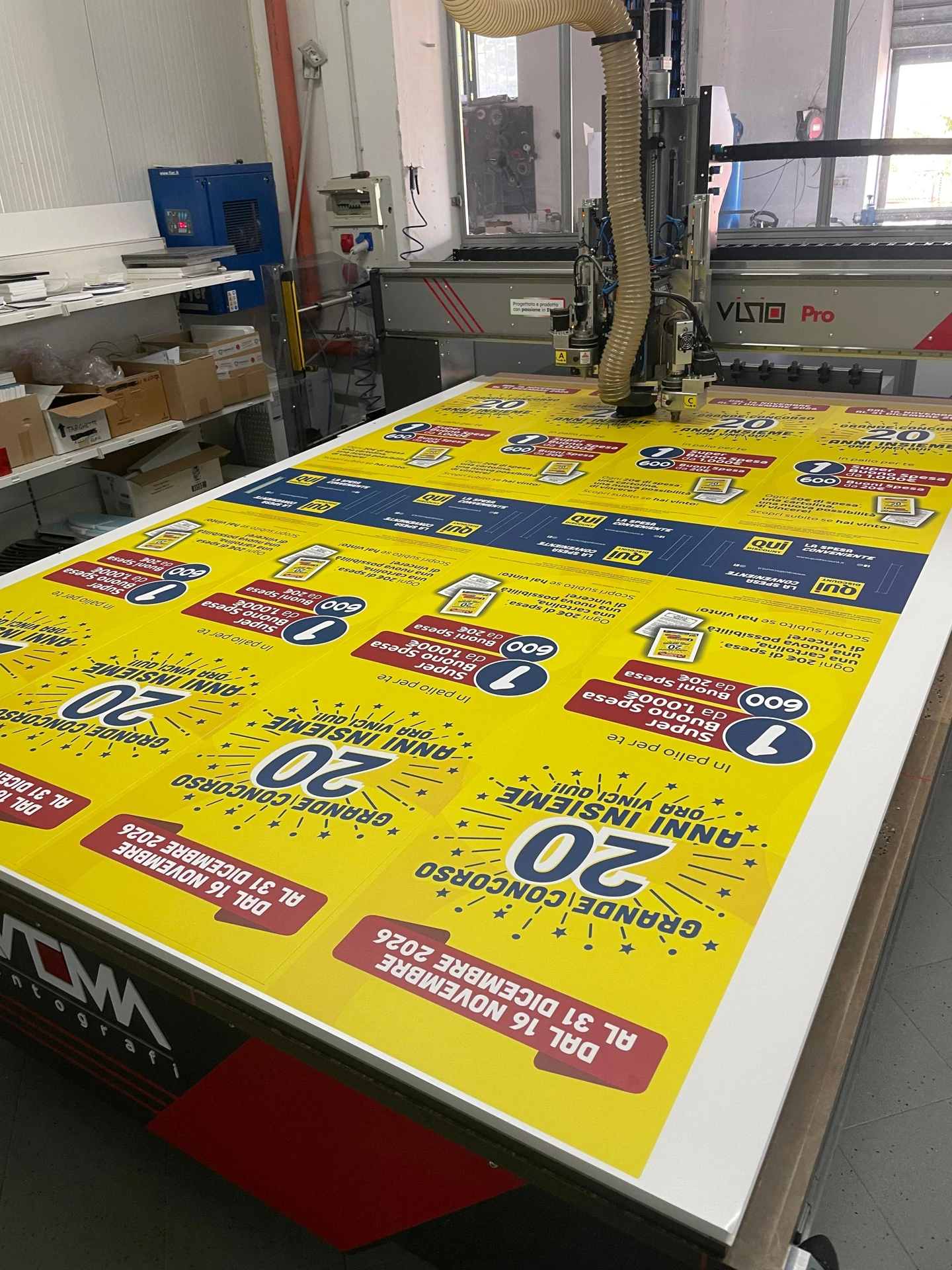 Electric oscillating-knife cutting of a printed sandwich panel, 19 mm thick