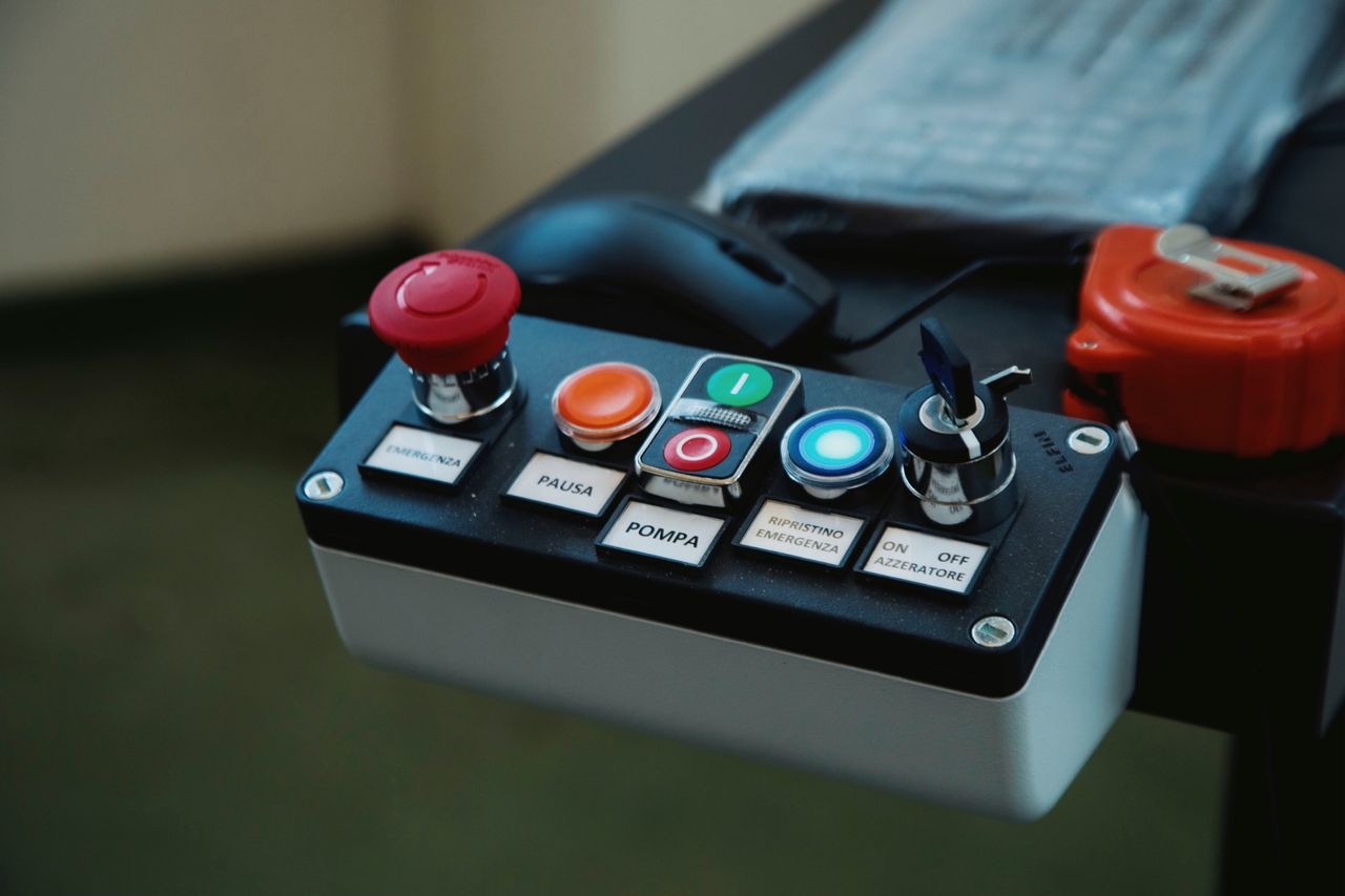 The control pendant: emergency stop, pause, pump and reset