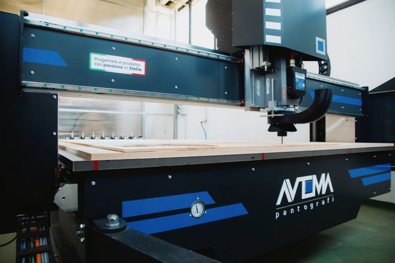 Front view of TEKNO showing gantry, spindle and logo