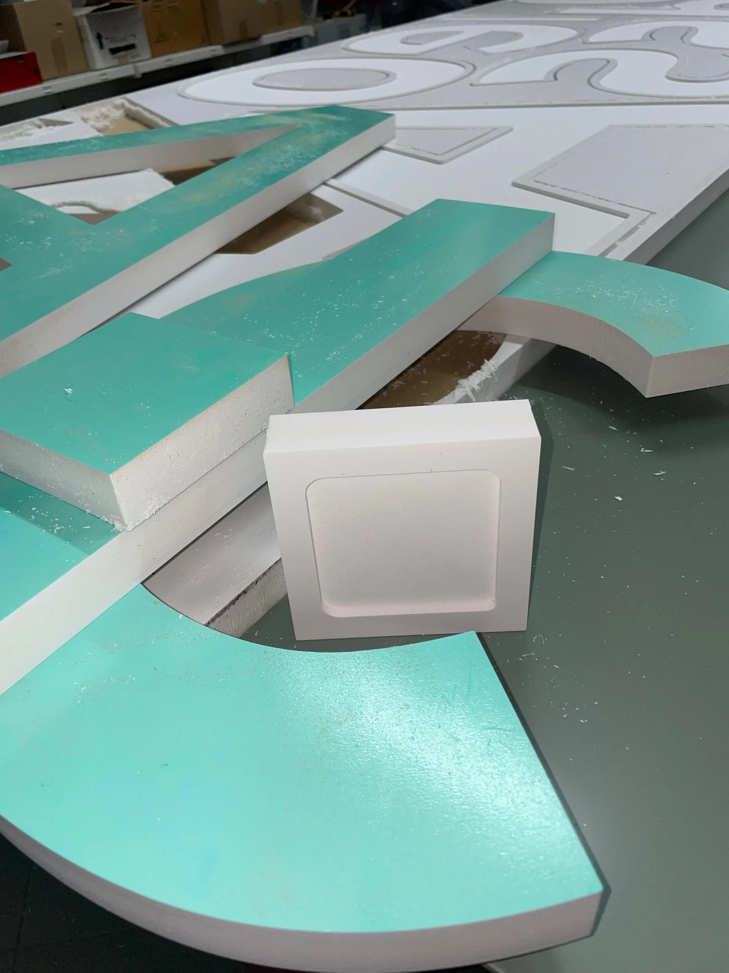 Profiled and routed rigid-material parts and offcuts on the VISIO CNC bed